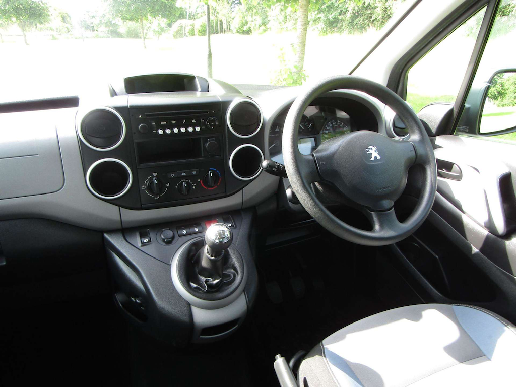 
								Peugeot Partner Tepee full									