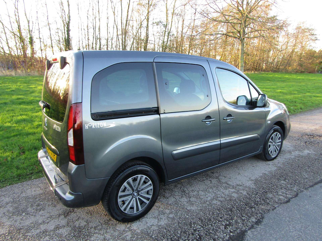 
								Peugeot Partner Tepee full									