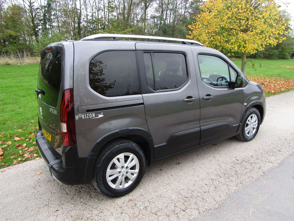 
								Peugeot Rifter full									