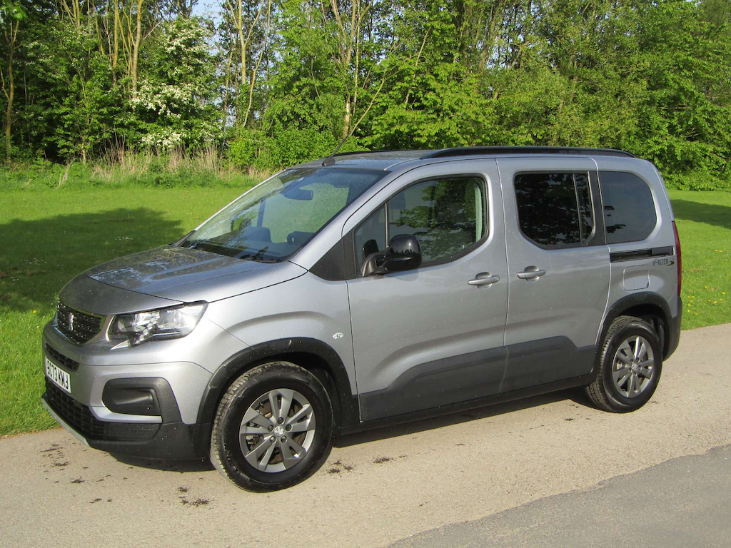 
								Peugeot Rifter full									