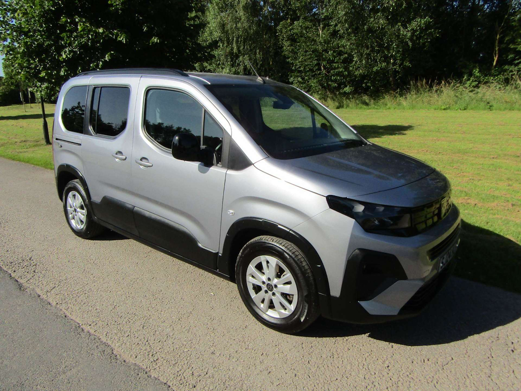 
								Peugeot Rifter full									