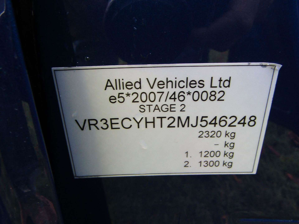 
								Peugeot Rifter full									