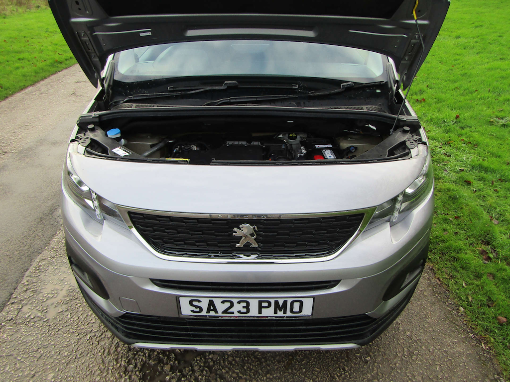 
								Peugeot Rifter full									