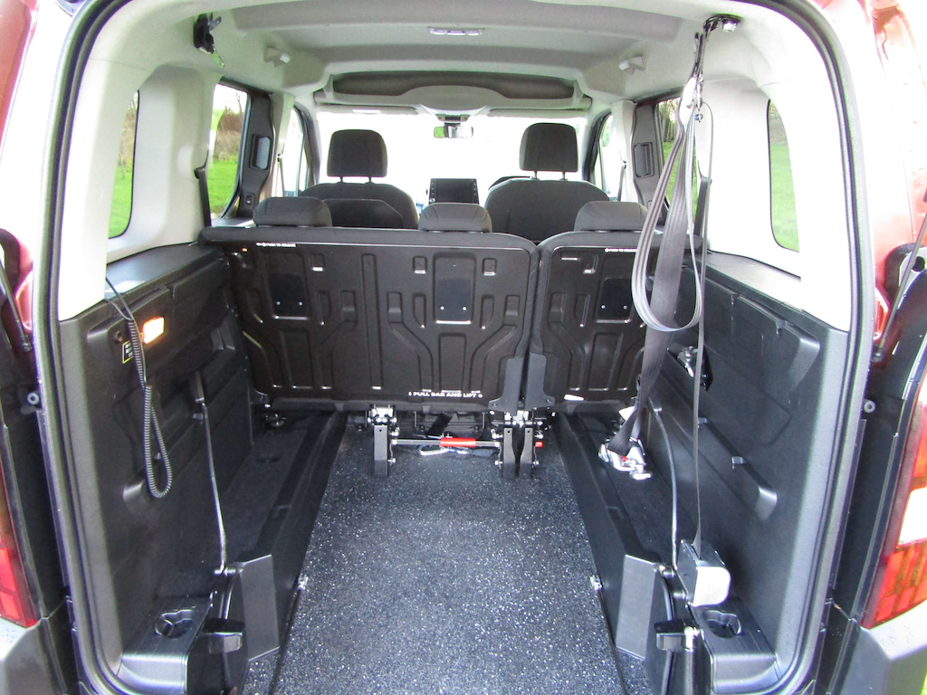 
								Peugeot Rifter full									