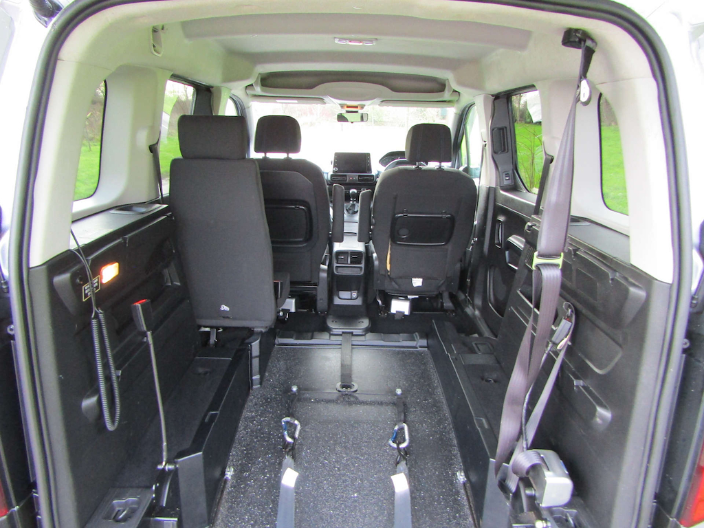 
								Peugeot Rifter full									