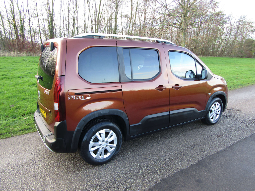 
								Peugeot Rifter full									