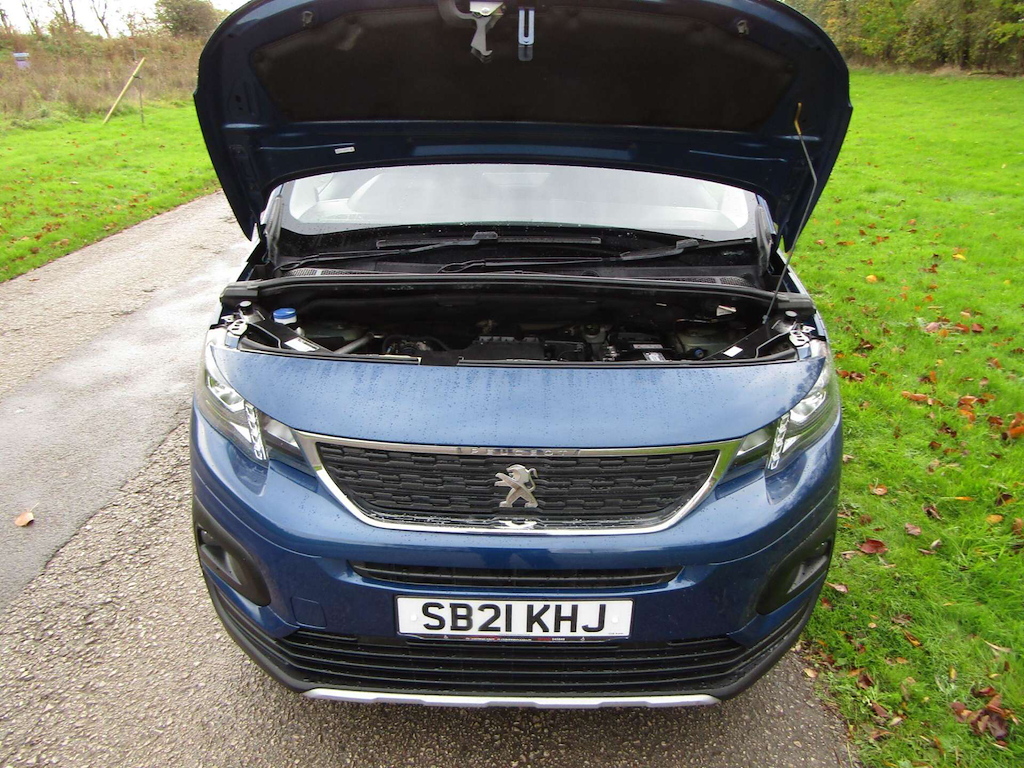 
								Peugeot Rifter full									