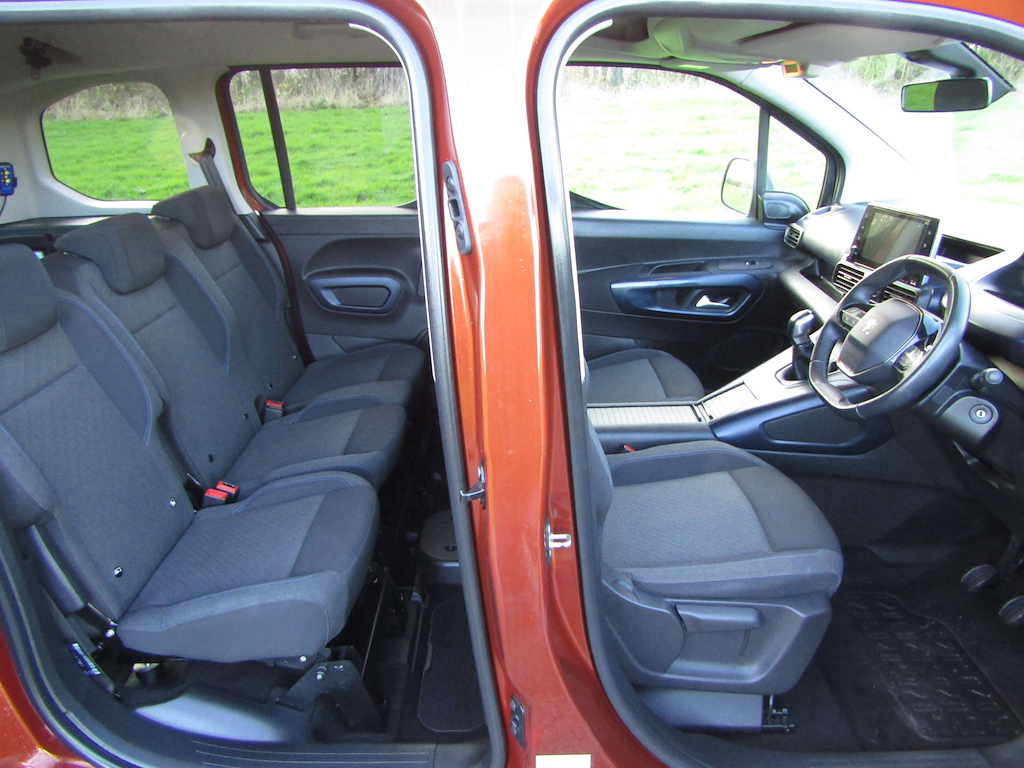 
								Peugeot Rifter full									