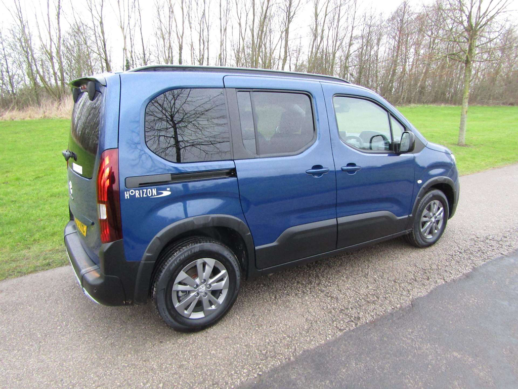 
								Peugeot Rifter full									