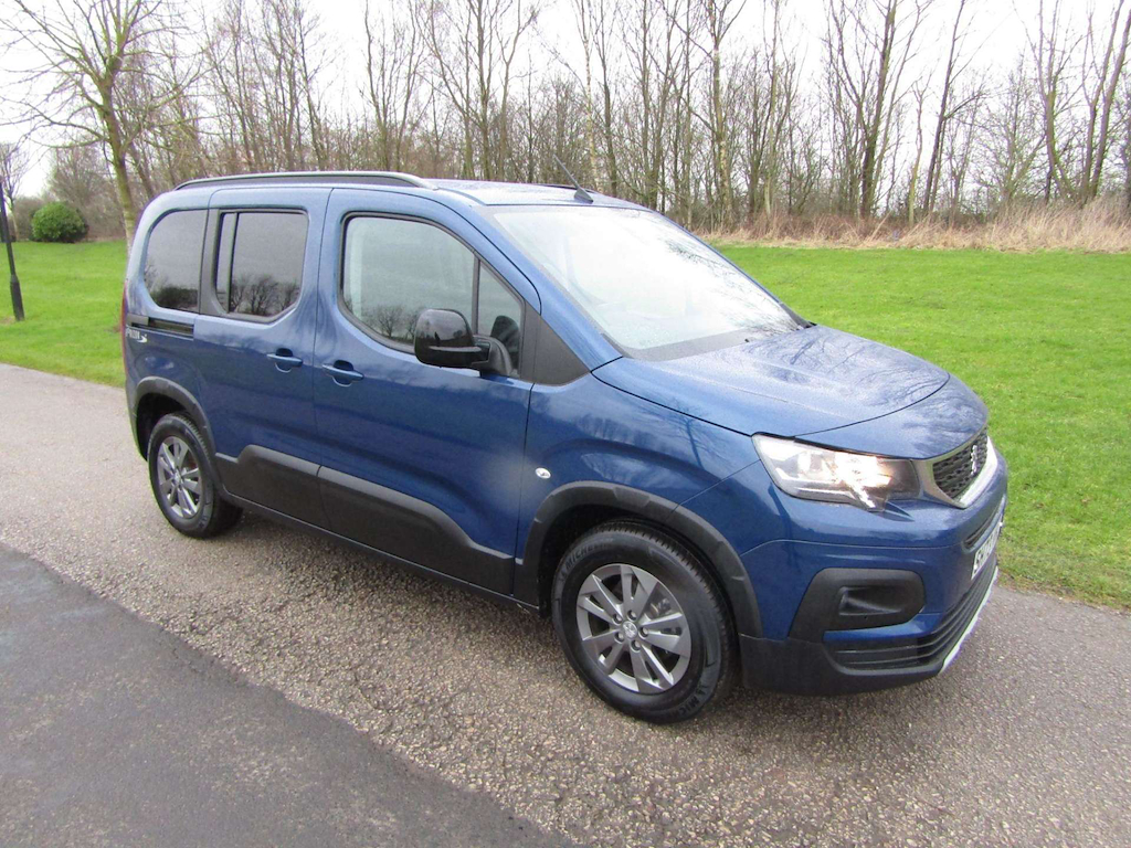 
								Peugeot Rifter full									