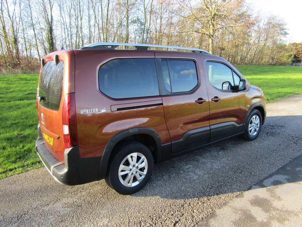 
								Peugeot Rifter full									