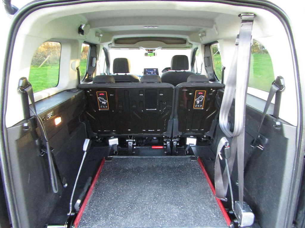 
								Peugeot Rifter full									