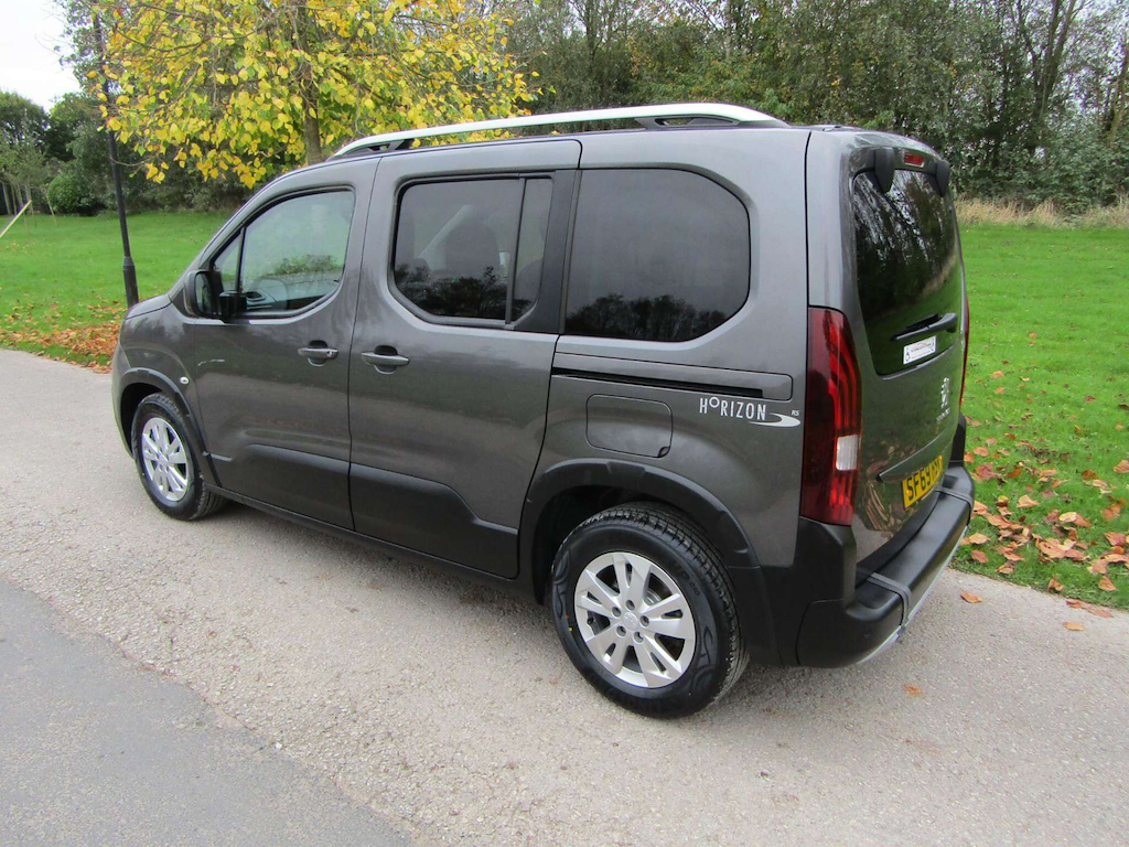 
								Peugeot Rifter full									