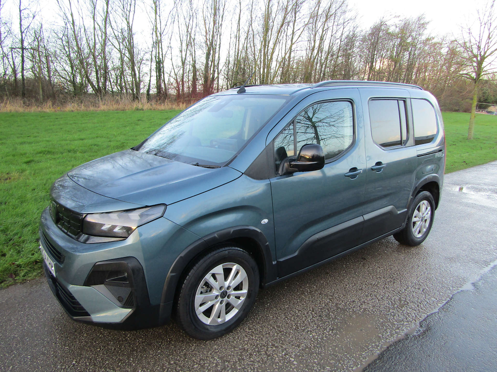 
								Peugeot Rifter full									