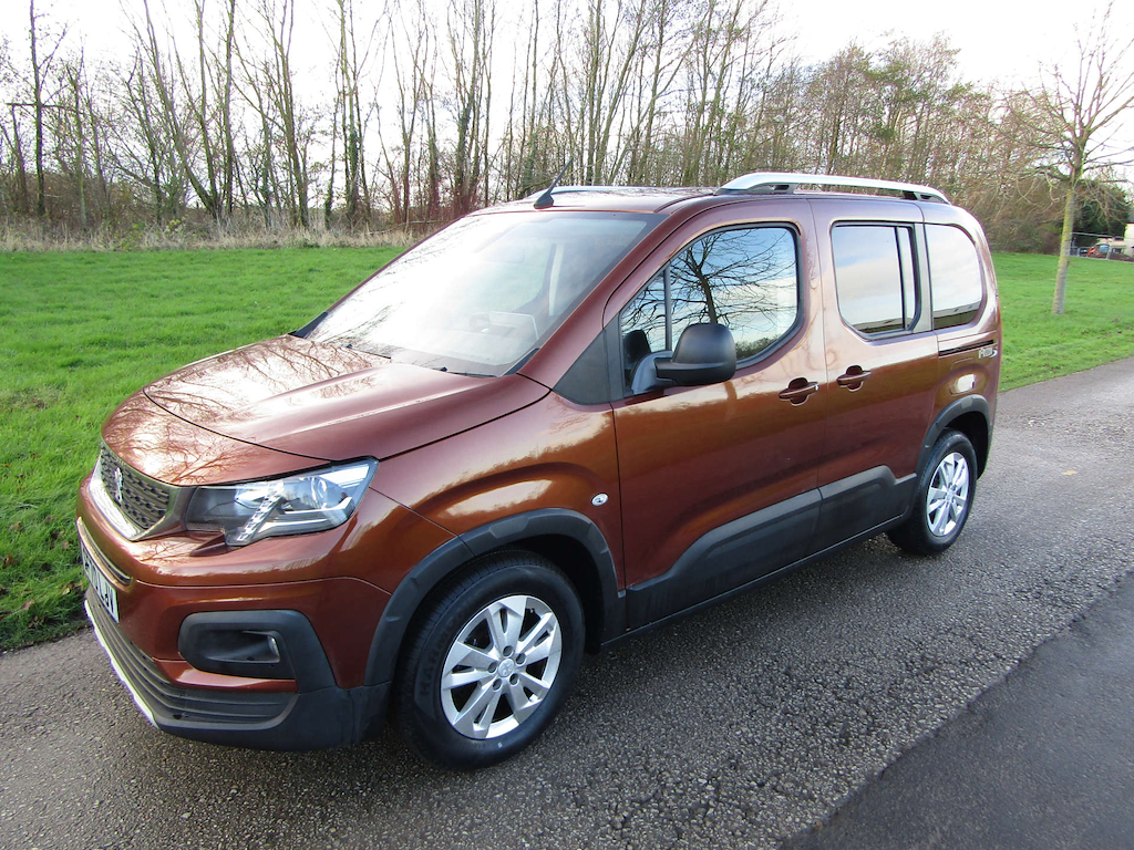 
								Peugeot Rifter full									