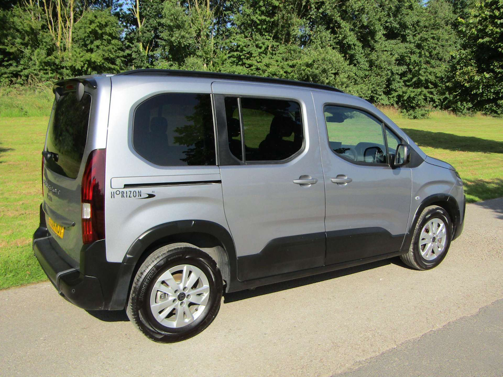 
								Peugeot Rifter full									