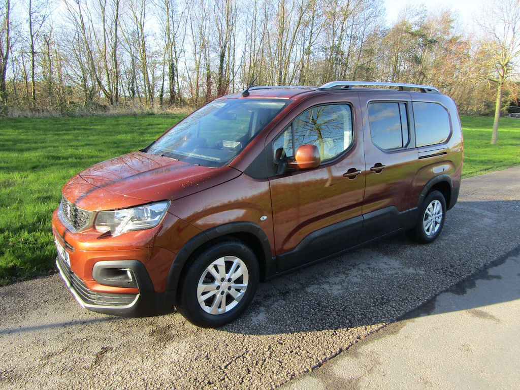 
								Peugeot Rifter full									