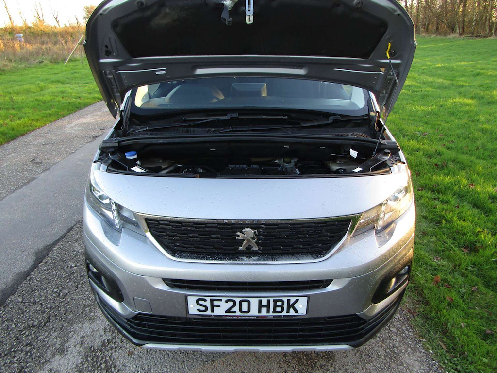 
								Peugeot Rifter full									