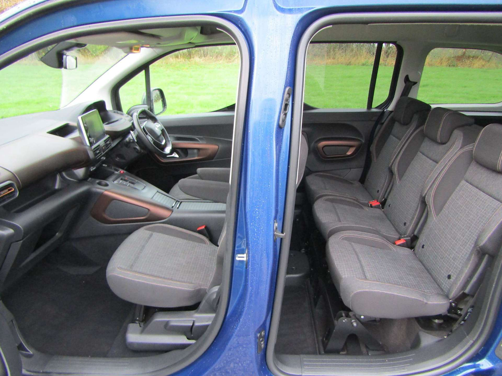 
								Peugeot Rifter full									