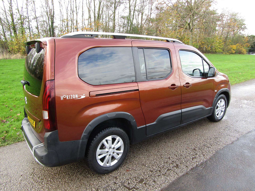 
								Peugeot Rifter full									