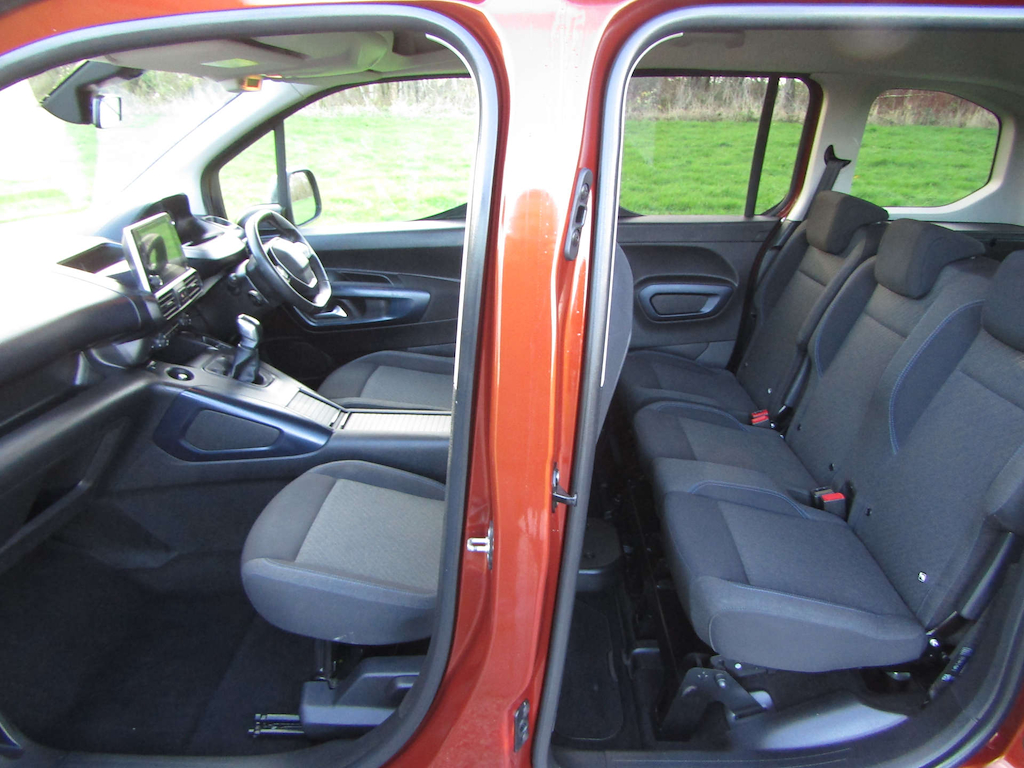 
								Peugeot Rifter full									