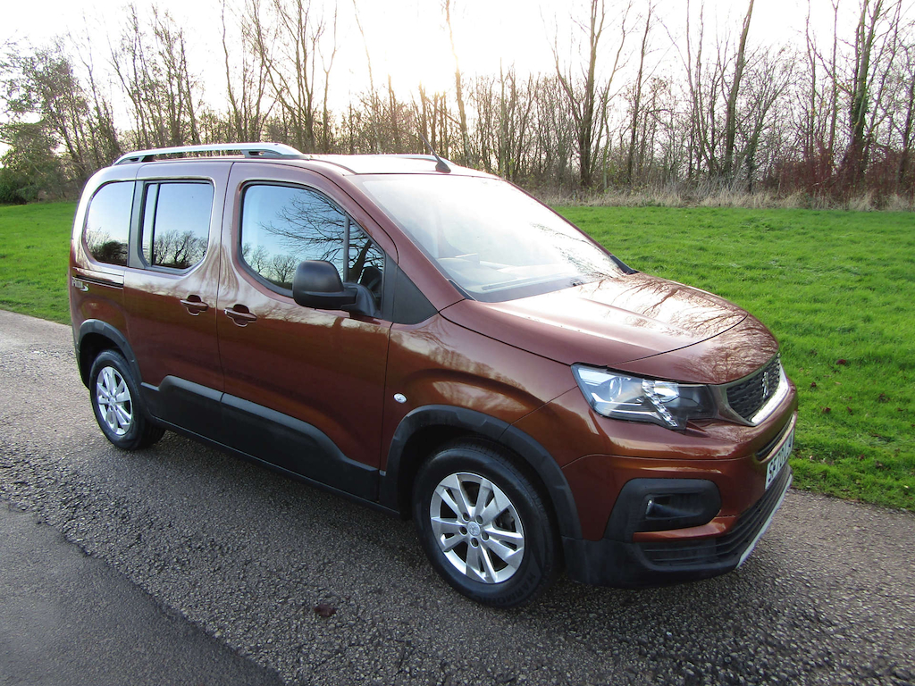 
								Peugeot Rifter full									
