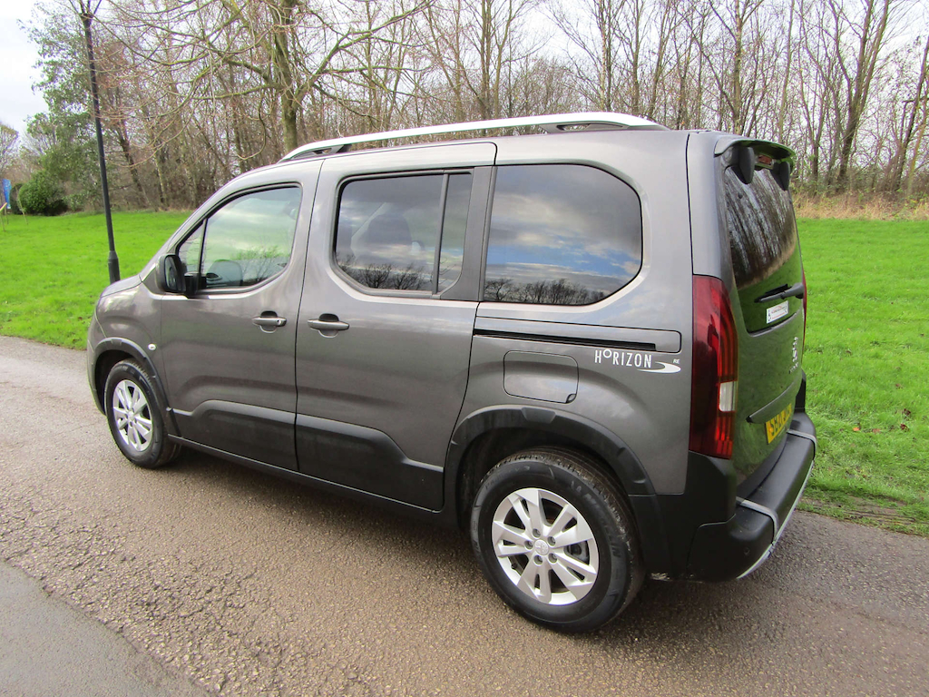 
								Peugeot Rifter full									