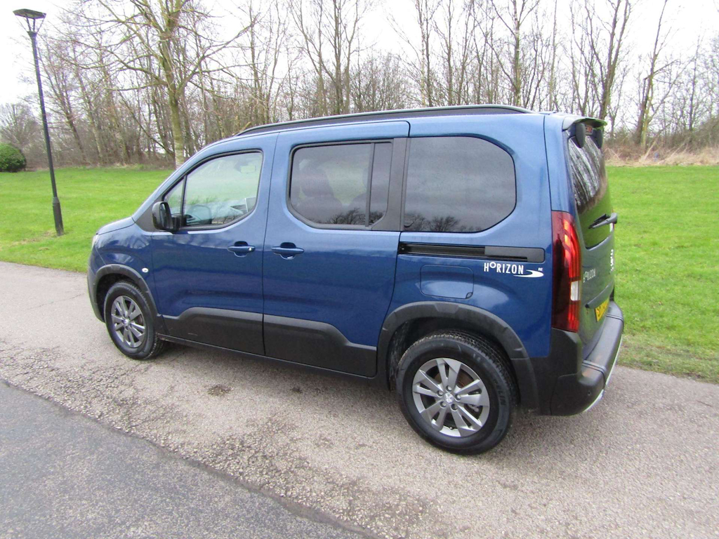 
								Peugeot Rifter full									