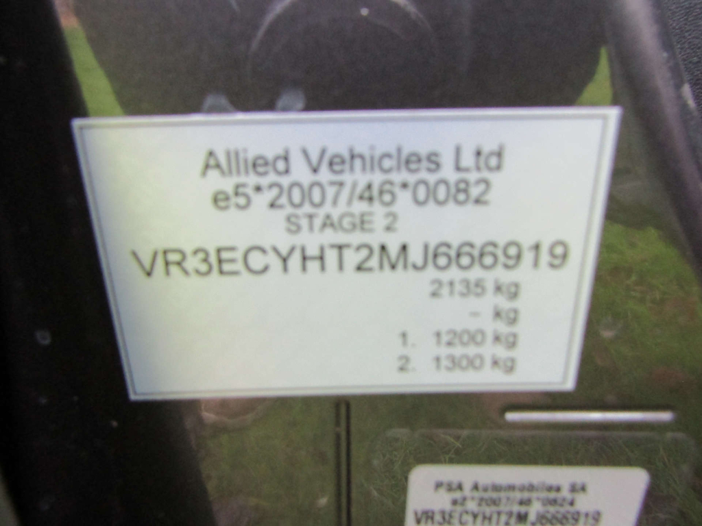
								Peugeot Rifter full									