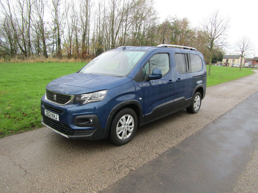 
								Peugeot Rifter full									