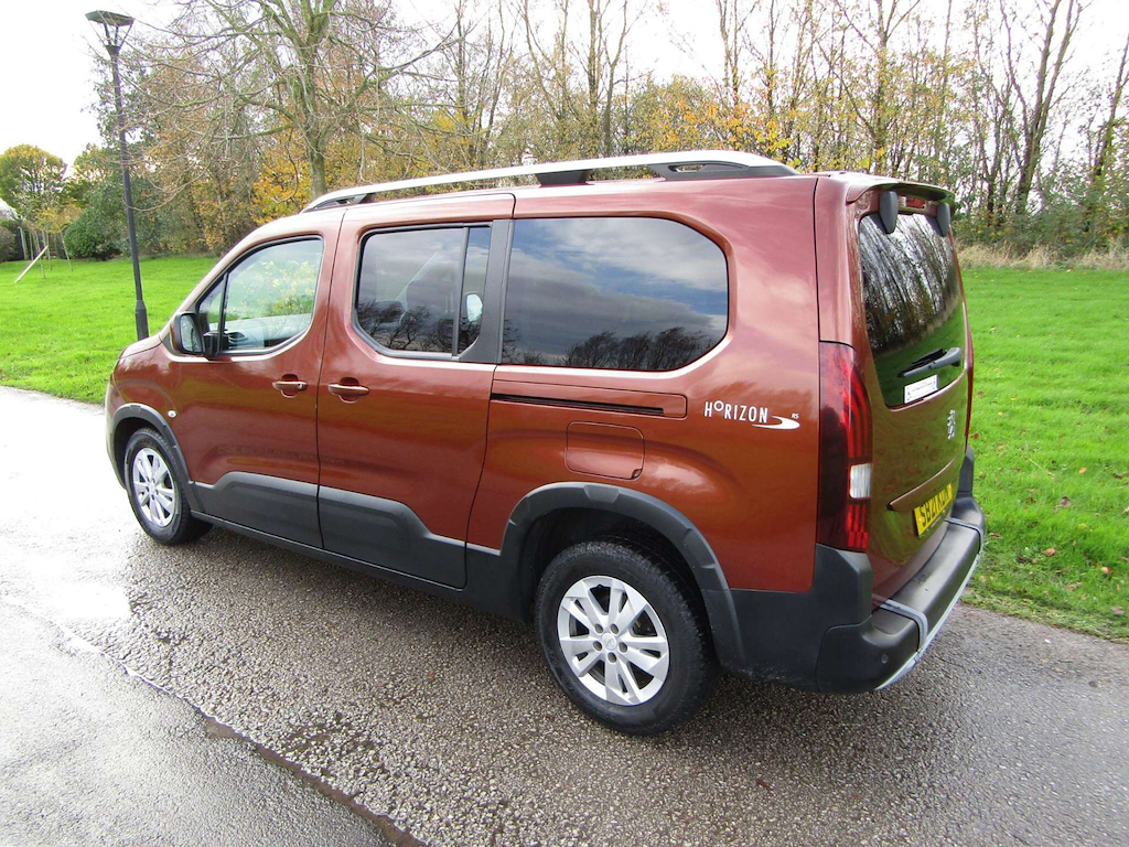 
								Peugeot Rifter full									