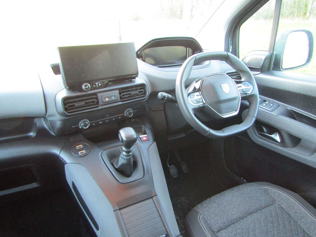 
								Peugeot Rifter full									