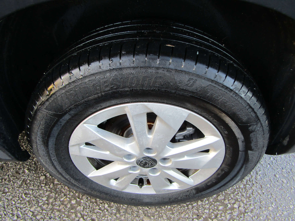 
								Peugeot Rifter full									