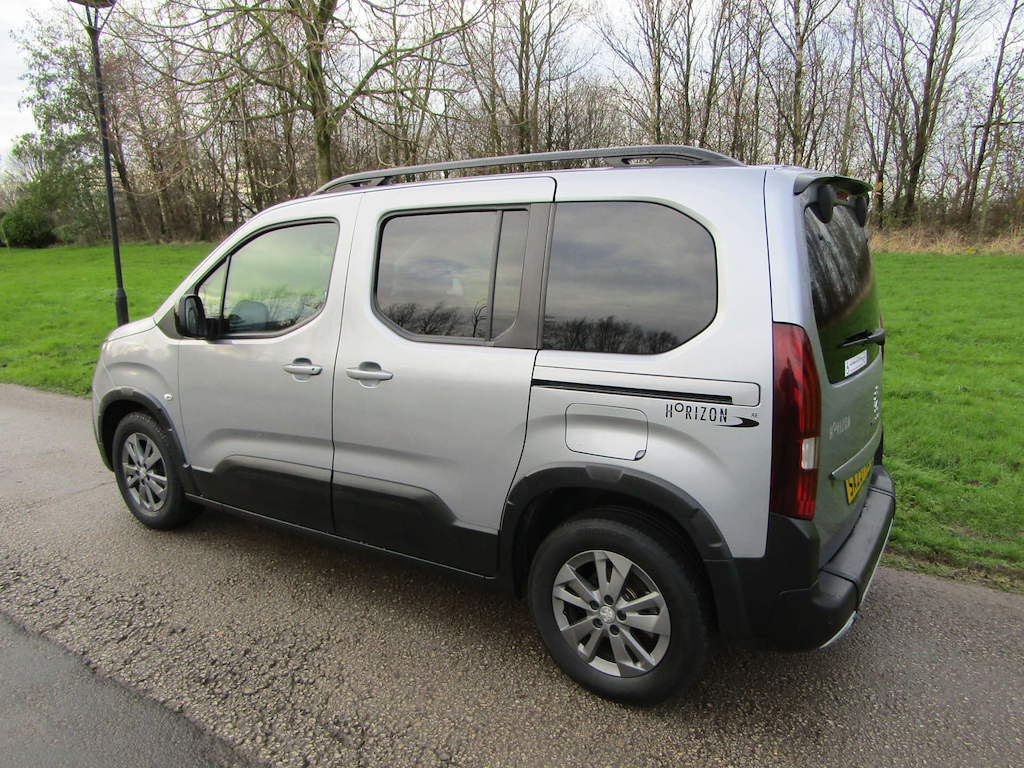 
								Peugeot Rifter full									