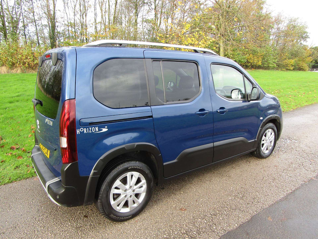 
								Peugeot Rifter full									