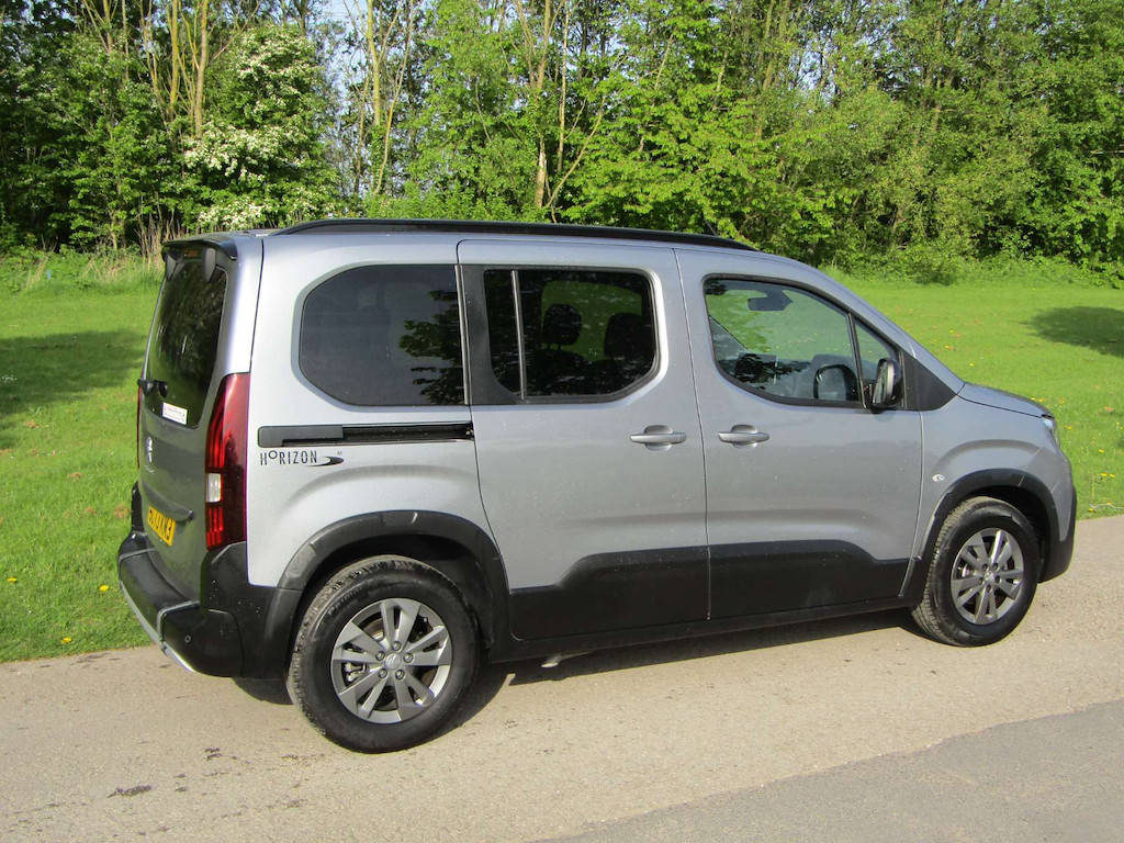 
								Peugeot Rifter full									
