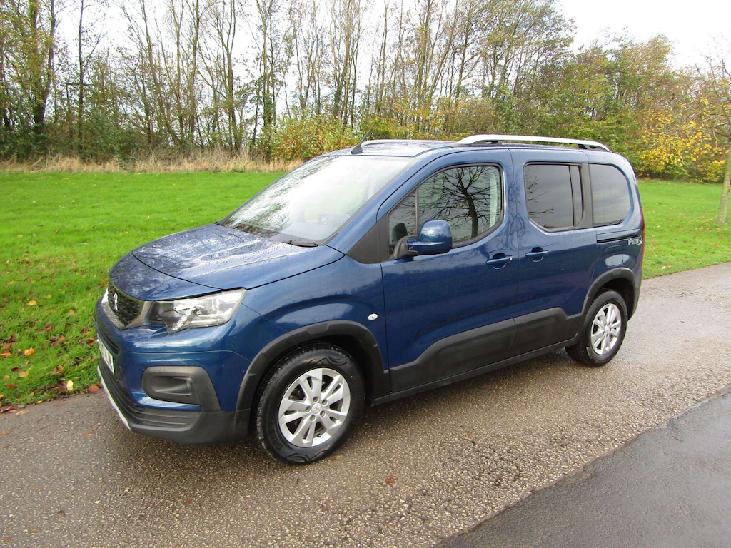 
								Peugeot Rifter full									