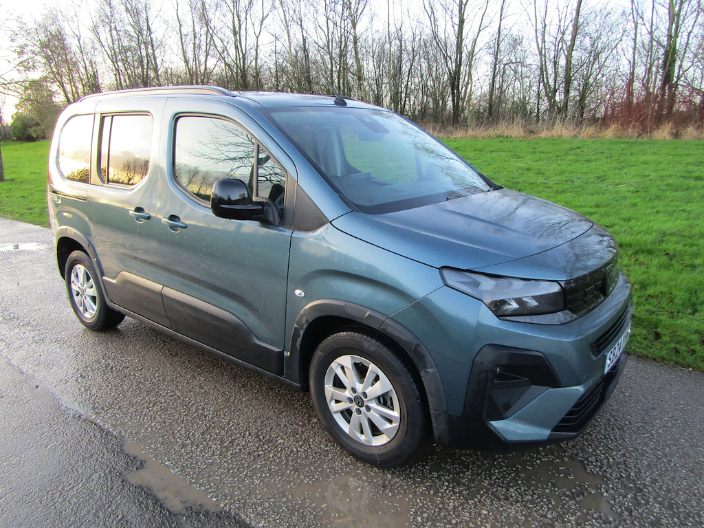 
								Peugeot Rifter full									