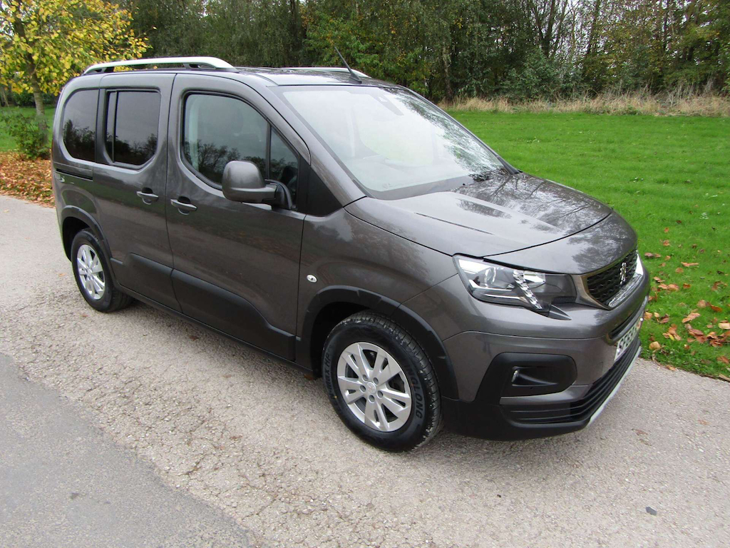 
								Peugeot Rifter full									