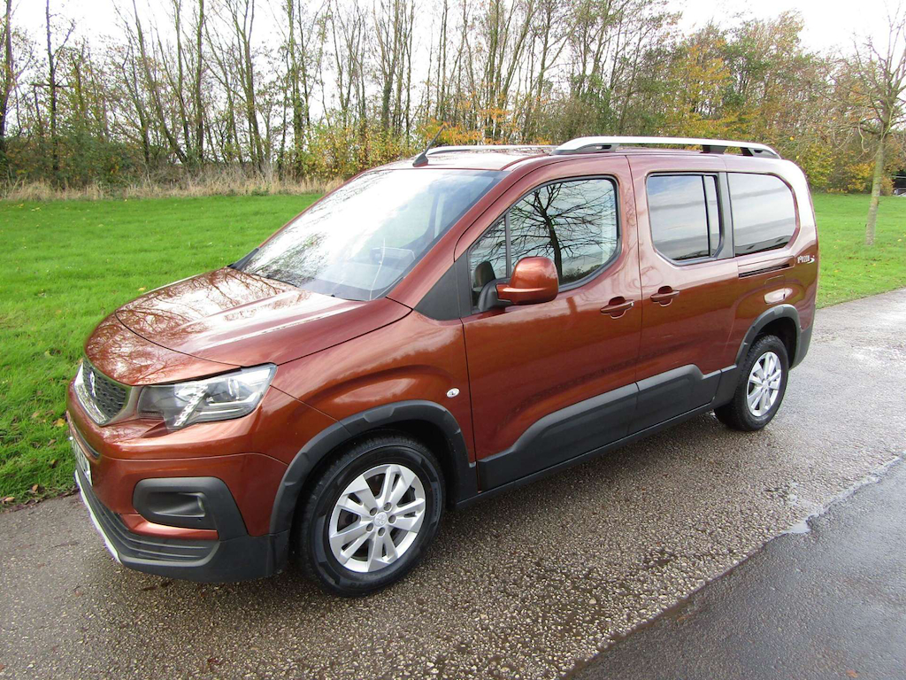 
								Peugeot Rifter full									
