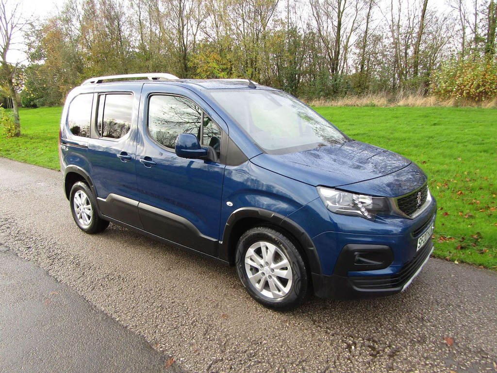 
								Peugeot Rifter full									