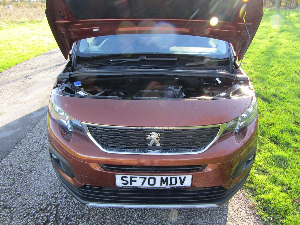 
								Peugeot Rifter full									