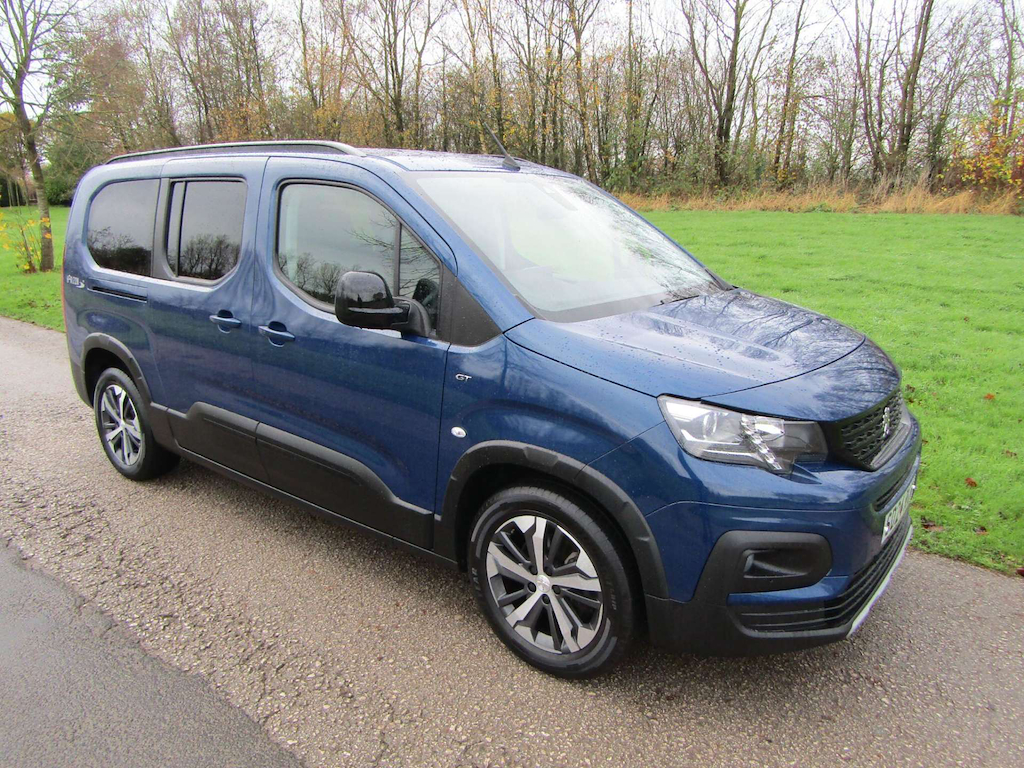 
								Peugeot Rifter full									