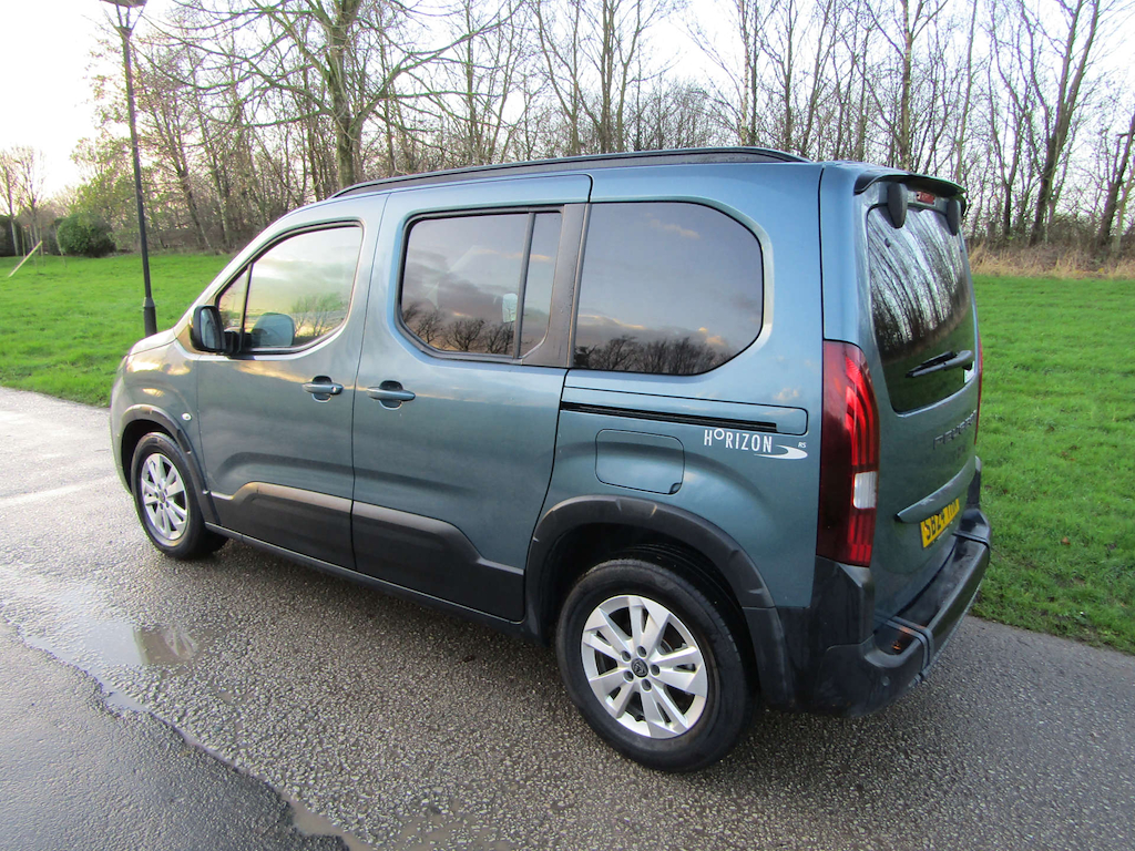 
								Peugeot Rifter full									