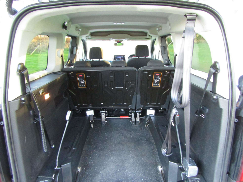 
								Peugeot Rifter full									