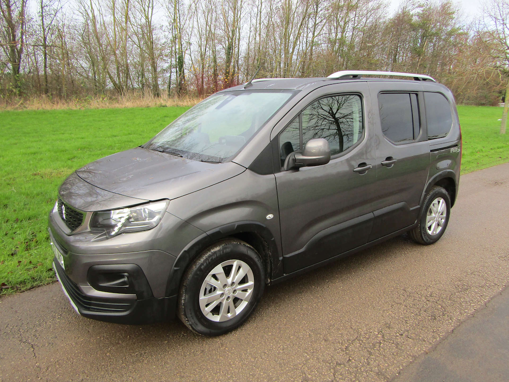 
								Peugeot Rifter full									