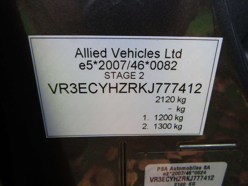 
								Peugeot Rifter full									