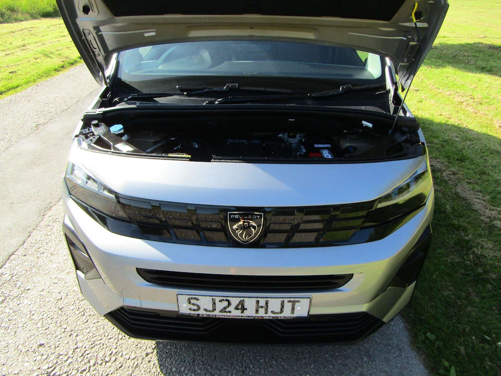 
								Peugeot Rifter full									