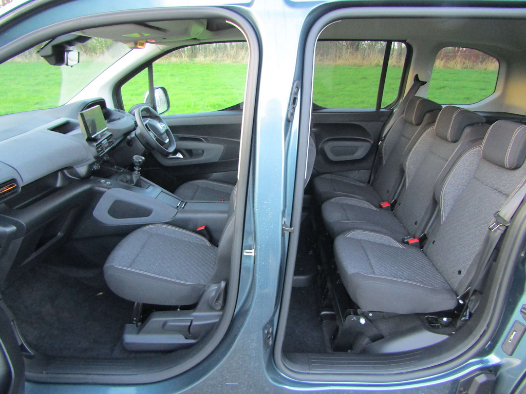 
								Peugeot Rifter full									
