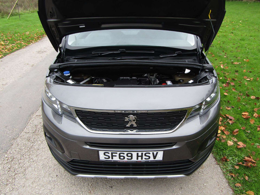 
								Peugeot Rifter full									